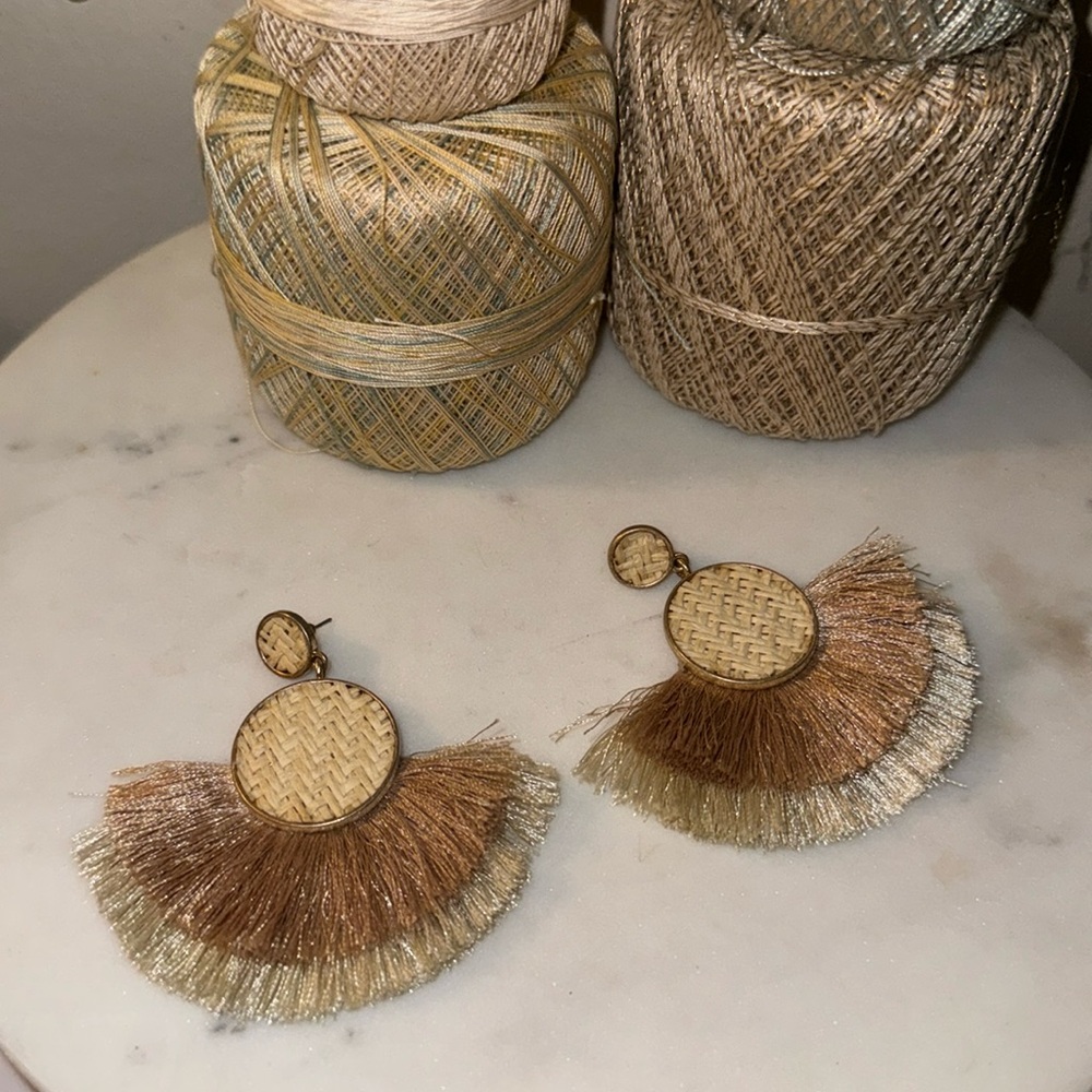 Natural Fan Earrings ✨Brand New✨